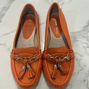 Antonio Melanie‎ New Without Tags Leather Loafers For Women. Size 6.5 M